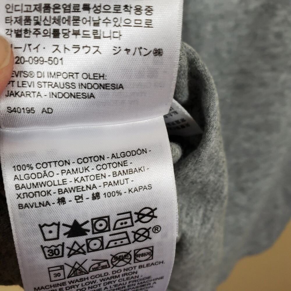 Levi's Graphic Print Tee in Gray Size XL - Picture 10 of 11